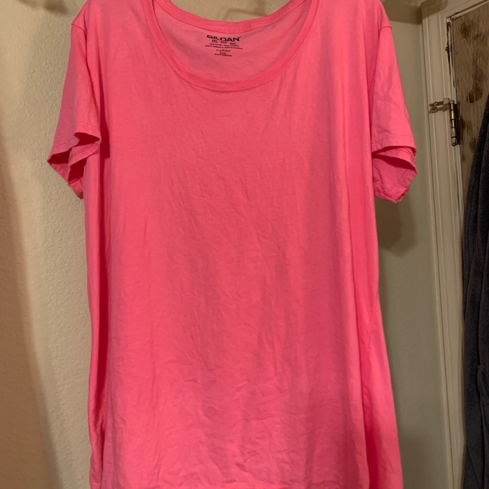 pink top